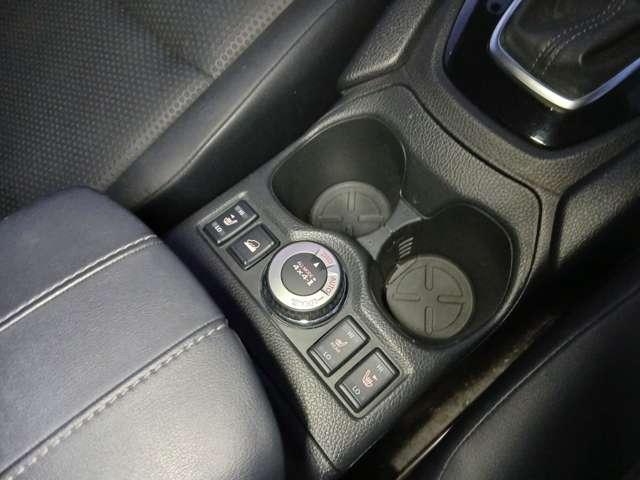 エクストレイル ２．０　２０Ｘｉ　Ｖセレクション　２列車　４ＷＤ　初売り－限－定－特－価－車－／プロパイロット／全　踏み間違い防止　盗難防止　全周囲モニター　オールモード４ＷＤ　ＬＥＤヘッドライト　ＬＤＰ　ｉストップ　レーダークルーズ　ＥＴＣ　禁煙車　１オナ　アルミ　メモリーナビ　スマートキー　バックモニター（12枚目）