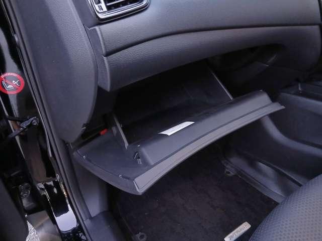 エクストレイル ２．０　２０Ｘｉ　Ｖセレクション　２列車　４ＷＤ　初売り－限－定－特－価－車－／プロパイロット／全　踏み間違い防止　盗難防止　全周囲モニター　オールモード４ＷＤ　ＬＥＤヘッドライト　ＬＤＰ　ｉストップ　レーダークルーズ　ＥＴＣ　禁煙車　１オナ　アルミ　メモリーナビ　スマートキー　バックモニター（14枚目）