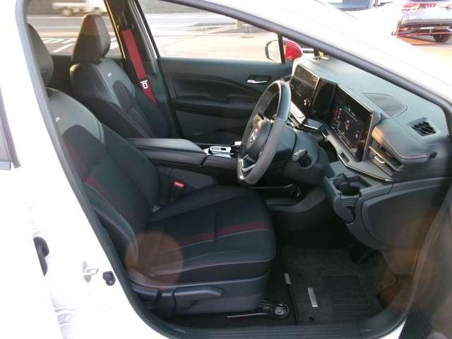 オーラ １．２　ＮＩＳＭＯ　メモリーナビ　プロパイ　アラウンドビュー　カーテンエアバッグ　エマブレ　インテリキー　ＥＴＣ　車線逸脱警報　ワンセグ　キーフリーシステム　ダブルエアバック　アルミホイール　運転席エアバッグ　メモリーナビ　アイドリングストップ　ナビＴＶ　ＡＢＳ（18枚目）