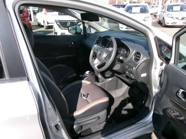 ノート １．２　ｅ－ＰＯＷＥＲ　メダリスト　メモリーナビ　純正前ドラレコ　アラビュー　被害軽減ブレーキ　ＴＶナビ　ドライブレコーダ　バックモニター　クルコン　インテリキー　アイドリングストップ　盗難防止装置　ＬＥＤランプ　車線逸脱警報システム　キーフリー　アルミホイール　ＥＴＣ　記録簿（6枚目）