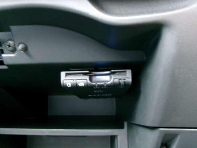 ノート １．２　ｅ－ＰＯＷＥＲ　メダリスト　メモリーナビ　純正前ドラレコ　アラビュー　被害軽減ブレーキ　ＴＶナビ　ドライブレコーダ　バックモニター　クルコン　インテリキー　アイドリングストップ　盗難防止装置　ＬＥＤランプ　車線逸脱警報システム　キーフリー　アルミホイール　ＥＴＣ　記録簿（14枚目）