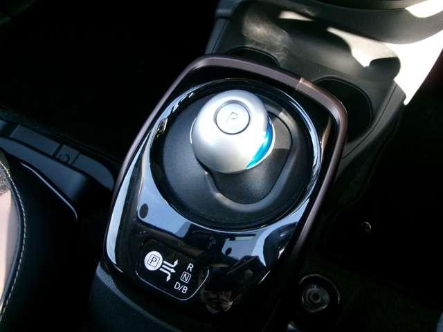 ノート １．２　ｅ－ＰＯＷＥＲ　メダリスト　メモリーナビ　純正前ドラレコ　アラビュー　被害軽減ブレーキ　ＴＶナビ　ドライブレコーダ　バックモニター　クルコン　インテリキー　アイドリングストップ　盗難防止装置　ＬＥＤランプ　車線逸脱警報システム　キーフリー　アルミホイール　ＥＴＣ　記録簿（15枚目）