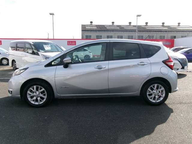 ノート １．２　ｅ－ＰＯＷＥＲ　メダリスト　メモリーナビ　純正前ドラレコ　アラビュー　被害軽減ブレーキ　ＴＶナビ　ドライブレコーダ　バックモニター　クルコン　インテリキー　アイドリングストップ　盗難防止装置　ＬＥＤランプ　車線逸脱警報システム　キーフリー　アルミホイール　ＥＴＣ　記録簿（19枚目）