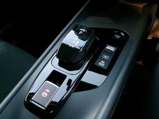 ノート １．２　Ｘ　プロパイロット　コネクトナビ　フルセグ　リアカメラ　衝突被害軽減ブレ－キ　全方位カメラ　ＥＴＣ付　ＬＥＤヘッドライト　レーダークルーズ　レーンアシスト　インテリジェントキー　ワンオーナー　ドラレコ　アイドリングストップ　整備記録簿　ＴＶナビ（14枚目）