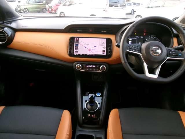 キックス １．２　Ｘ　ツートーン　インテリアエディション　（ｅ－ＰＯＷＥＲ）　プロパイロット　メモリーナビ　フルセグ　エマージェンシーＢ　セキュリティ　アラウンドモニター　Ｒカメラ　ＬＥＤ　エアコン　ドラレコ　スマートキー　ＥＴＣ　メモリーナビ　サイドエアバック　ＡＷ　キーレス　寒冷地仕様　アイドリングストップ（4枚目）