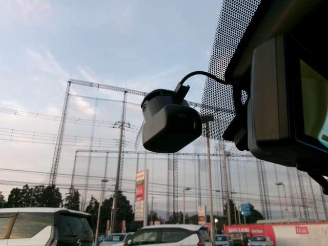 キックス １．２　Ｘ　ツートーン　インテリアエディション　（ｅ－ＰＯＷＥＲ）　プロパイロット　メモリーナビ　フルセグ　エマージェンシーＢ　セキュリティ　アラウンドモニター　Ｒカメラ　ＬＥＤ　エアコン　ドラレコ　スマートキー　ＥＴＣ　メモリーナビ　サイドエアバック　ＡＷ　キーレス　寒冷地仕様　アイドリングストップ（10枚目）