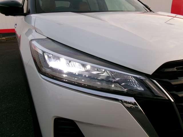 キックス １．２　Ｘ　ツートーン　インテリアエディション　（ｅ－ＰＯＷＥＲ）　プロパイロット　メモリーナビ　フルセグ　エマージェンシーＢ　セキュリティ　アラウンドモニター　Ｒカメラ　ＬＥＤ　エアコン　ドラレコ　スマートキー　ＥＴＣ　メモリーナビ　サイドエアバック　ＡＷ　キーレス　寒冷地仕様　アイドリングストップ（13枚目）