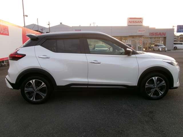 キックス １．２　Ｘ　ツートーン　インテリアエディション　（ｅ－ＰＯＷＥＲ）　プロパイロット　メモリーナビ　フルセグ　エマージェンシーＢ　セキュリティ　アラウンドモニター　Ｒカメラ　ＬＥＤ　エアコン　ドラレコ　スマートキー　ＥＴＣ　メモリーナビ　サイドエアバック　ＡＷ　キーレス　寒冷地仕様　アイドリングストップ（18枚目）