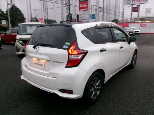 ノート １．２　ｅ－ＰＯＷＥＲ　メダリスト　ブラックアロー　メモリーナビ　フルセグ　アイドリングストップ　セキュリティアラーム　ＬＤＷ　Ｂカメラ　ＬＥＤランプ　クルーズコントロール　パワーステアリング　オートエアコン　メモリーナビ　キーフリー　ワンセグＴＶ　スマートキー　ＡＷ　ＥＴＣ（2枚目）