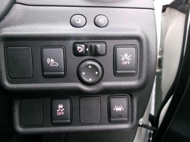 ノート １．２　ｅ－ＰＯＷＥＲ　メダリスト　ブラックアロー　メモリーナビ　フルセグ　アイドリングストップ　セキュリティアラーム　ＬＤＷ　Ｂカメラ　ＬＥＤランプ　クルーズコントロール　パワーステアリング　オートエアコン　メモリーナビ　キーフリー　ワンセグＴＶ　スマートキー　ＡＷ　ＥＴＣ（3枚目）