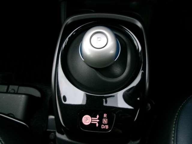 ノート １．２　ｅ－ＰＯＷＥＲ　メダリスト　ブラックアロー　メモリーナビ　フルセグ　アイドリングストップ　セキュリティアラーム　ＬＤＷ　Ｂカメラ　ＬＥＤランプ　クルーズコントロール　パワーステアリング　オートエアコン　メモリーナビ　キーフリー　ワンセグＴＶ　スマートキー　ＡＷ　ＥＴＣ（11枚目）