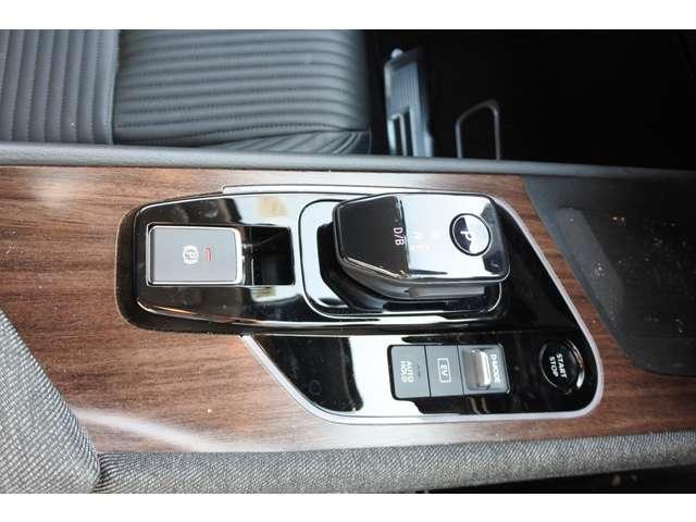 オーラ Ｇ　レザーエディション　メモリーナビゲーション・アラウンドビューモニター・衝突軽減ブレーキ・車線逸脱警報・踏み間違い防止装置・インテリジェントキー・プライバシーガラス・ＬＥＤヘッドライト・ドライブレコーダー・ＢＯＳＥ（16枚目）