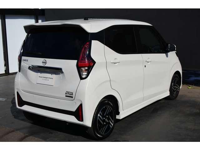 デイズ ６６０　ハイウェイスターＸ　社用車ＵＰ／純正９インチメモリーナビ・フルセ（8枚目）