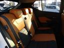 リヤシートはとてもリラックスできる空間です。足元広々セカンドシート