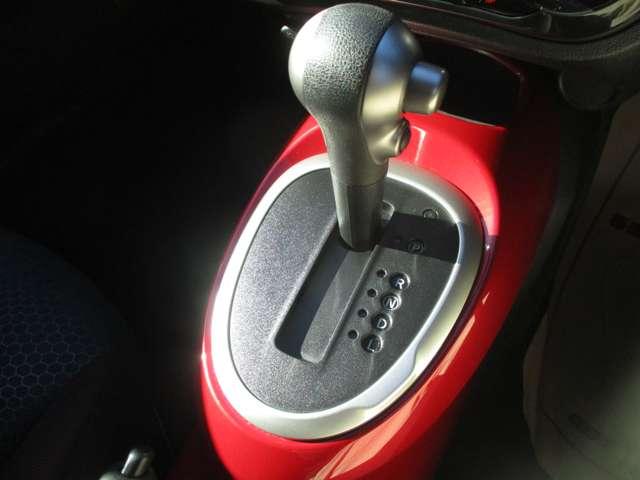 ジューク １．５　１５ＲＸ　タイプＶ　ナビ／バックカメラ／フロントフォグランプ／（14枚目）