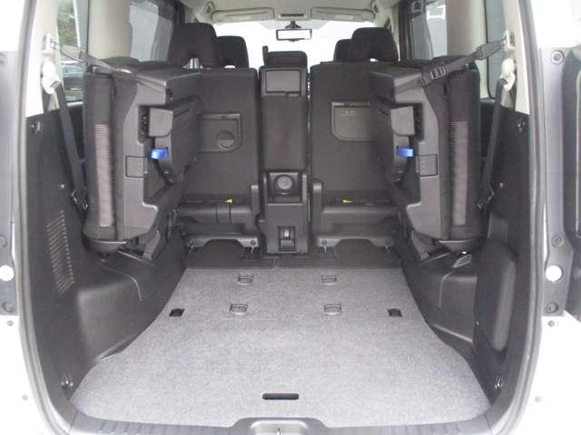 セレナ ２．０　ハイウェイスター　Ｖ　プロパイロット／ナビ／全方位モニター／踏み（12枚目）