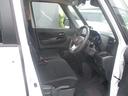 運転席には、シートリフターが付いております☆ 前後のスライドに加えシートの高さも変更出来ますので小柄な女性の方でも運転し易いポジションを取れます♪