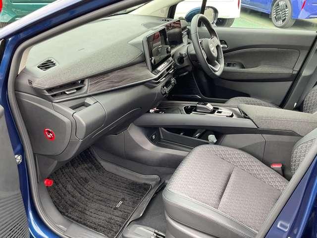 オーラ 1.2 G メモリーナビ アラウンドビュー 自動(被害軽減)ブレーキ 試乗車アップ LED LKA サイドカメラ ETC ドライブレコーダー カーテンエアバッグ イモビライザー アルミホイール 禁煙 インテリジェントキー パワーウィンドウ(3枚目)