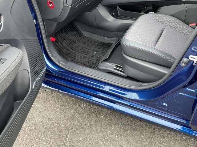 オーラ 1.2 G メモリーナビ アラウンドビュー 自動(被害軽減)ブレーキ 試乗車アップ LED LKA サイドカメラ ETC ドライブレコーダー カーテンエアバッグ イモビライザー アルミホイール 禁煙 インテリジェントキー パワーウィンドウ(12枚目)