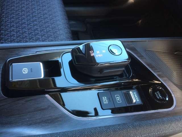 オーラ 1.2 G メーカーナビ ETC ドラレコ 自動(被害軽減)ブレーキ 試乗車アップ LED LKA サイドカメラ ETC ドライブレコーダー カーテンエアバッグ イモビライザー アルミホイール インテリジェントキー パワーウィンドウ ナビTV(17枚目)