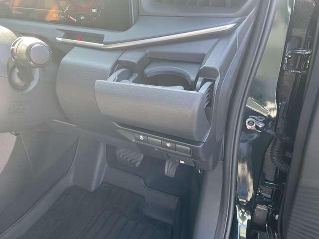 オーラ １．２　Ｇ　ＦＯＵＲ　レザーエディション　４ＷＤ　メモリーナビ　プロパイロット　ワンオ－ナ－車　ＬＫＡ　試乗車　追従クルコン　禁煙　ＬＥＤライト　バックモニター　ドライブレコーダー　インテリキー　寒冷地仕様　４ＷＤ　ＥＴＣ　アルミ　サイドカメラ　盗難警報器　キーレスエントリー（5枚目）