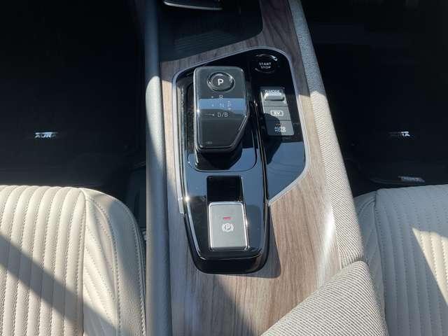 オーラ １．２　Ｇ　ＦＯＵＲ　レザーエディション　４ＷＤ　メモリーナビ　プロパイロット　ワンオ－ナ－車　ＬＫＡ　試乗車　追従クルコン　禁煙　ＬＥＤライト　バックモニター　ドライブレコーダー　インテリキー　寒冷地仕様　４ＷＤ　ＥＴＣ　アルミ　サイドカメラ　盗難警報器　キーレスエントリー（7枚目）