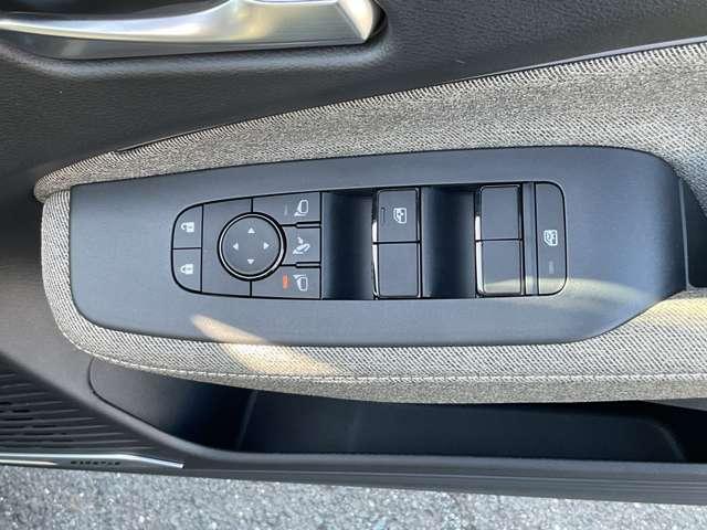 オーラ １．２　Ｇ　ＦＯＵＲ　レザーエディション　４ＷＤ　メモリーナビ　プロパイロット　ワンオ－ナ－車　ＬＫＡ　試乗車　追従クルコン　禁煙　ＬＥＤライト　バックモニター　ドライブレコーダー　インテリキー　寒冷地仕様　４ＷＤ　ＥＴＣ　アルミ　サイドカメラ　盗難警報器　キーレスエントリー（8枚目）