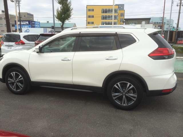 エクストレイル ２．０　２０Ｘｉ　２列車　アイドリングストップ車　ＬＥＤヘットライト　寒冷地仕様　Ｒカメラ　盗難防止装置　インテリキー　レーンキープアシスト　ＥＴＣ　ドライブレコーダー　キーフリー　ＴＶナビ　オートエアコン　アルミホイール（8枚目）