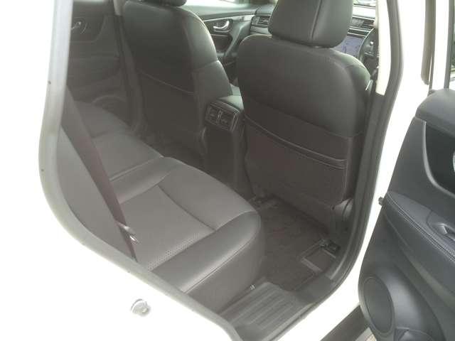 エクストレイル ２．０　２０Ｘｉ　２列車　アイドリングストップ車　ＬＥＤヘットライト　寒冷地仕様　Ｒカメラ　盗難防止装置　インテリキー　レーンキープアシスト　ＥＴＣ　ドライブレコーダー　キーフリー　ＴＶナビ　オートエアコン　アルミホイール（11枚目）