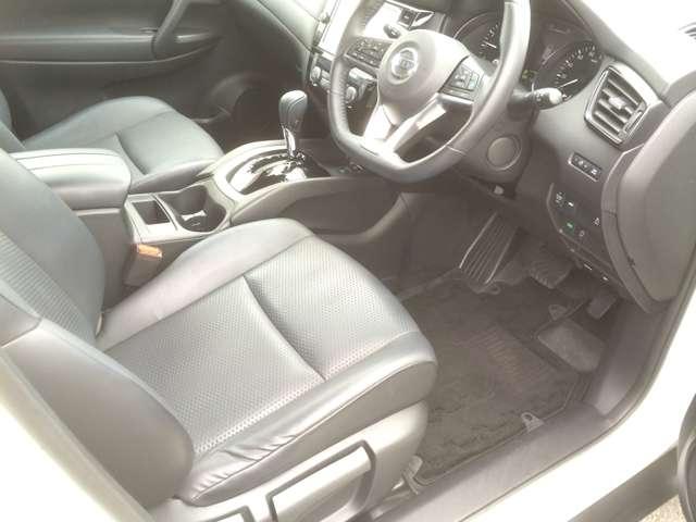 エクストレイル ２．０　２０Ｘｉ　２列車　アイドリングストップ車　ＬＥＤヘットライト　寒冷地仕様　Ｒカメラ　盗難防止装置　インテリキー　レーンキープアシスト　ＥＴＣ　ドライブレコーダー　キーフリー　ＴＶナビ　オートエアコン　アルミホイール（13枚目）