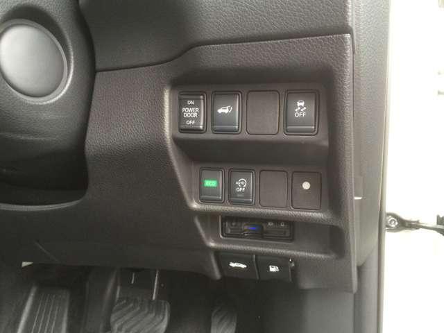 エクストレイル ２．０　２０Ｘｉ　２列車　アイドリングストップ車　ＬＥＤヘットライト　寒冷地仕様　Ｒカメラ　盗難防止装置　インテリキー　レーンキープアシスト　ＥＴＣ　ドライブレコーダー　キーフリー　ＴＶナビ　オートエアコン　アルミホイール（14枚目）