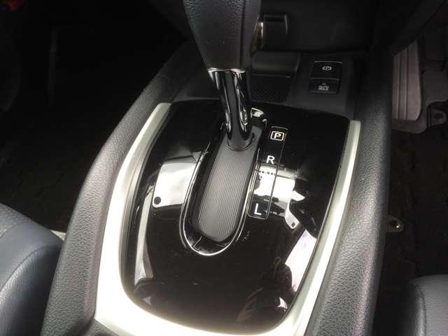 エクストレイル ２．０　２０Ｘｉ　２列車　アイドリングストップ車　ＬＥＤヘットライト　寒冷地仕様　Ｒカメラ　盗難防止装置　インテリキー　レーンキープアシスト　ＥＴＣ　ドライブレコーダー　キーフリー　ＴＶナビ　オートエアコン　アルミホイール（19枚目）