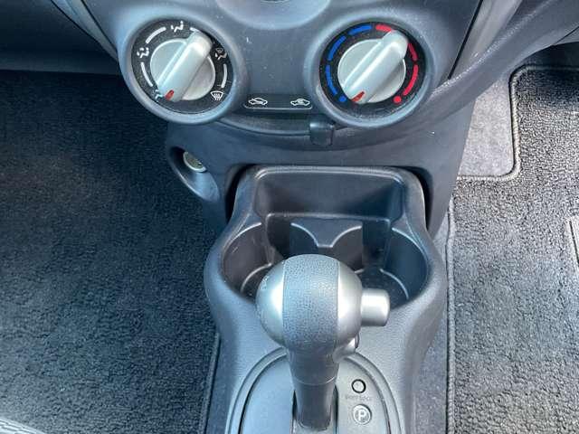 マーチ １．２　Ｘ　Ｖセレクション　ＭＪ１１７Ｄ－Ｗナビ　バックカメラ　盗難防止装置　バックカメラ　スマートキー　オートエアコン　キーフリー　アイドリングストップ　Ｗエアバック　ワンセグＴＶ　ＡＢＳ　パワーウィンドウ　パワーステアリング　メモリーナビ　運転席エアバッグ（12枚目）