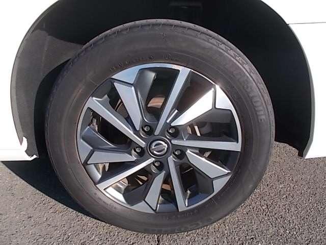 セレナ ２．０　ＸＶ　メモリーナビ　ＴＶ　ＥＴＣ　ドラレコ　ＬＥＤライト　ＥＴＣ車載器　レーンキープ　ワンオーナー車　インテリキー　ドラレコ　パワーウインドウ　盗難防止システム　レーダークルーズ　ナビＴＶ　エアコン　ＡＢＳ　エアバッグ　メモリーナビ　キーレス（20枚目）