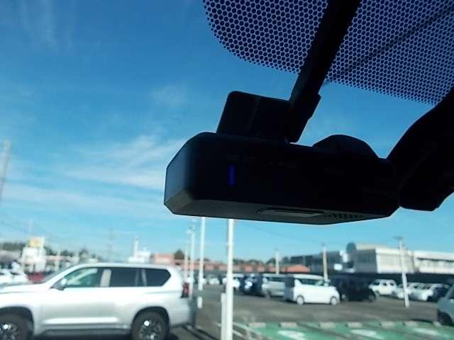 ＮＶ３５０キャラバンバン ２．０　プレミアムＧＸ　ロングボディ　メモリーナビ　ＴＶ　アラウンドビュカメラ　ブレーキサポート　全周囲カメラ　盗難防止装置　ＡＣ　ワンオーナー　バックカメラ　キーレスエントリ　スマートキー　パワーウインドウ　ＥＴＣ　運転席エアバッグ　メモリーナビ　ドラレコ　パワーステアリング（9枚目）