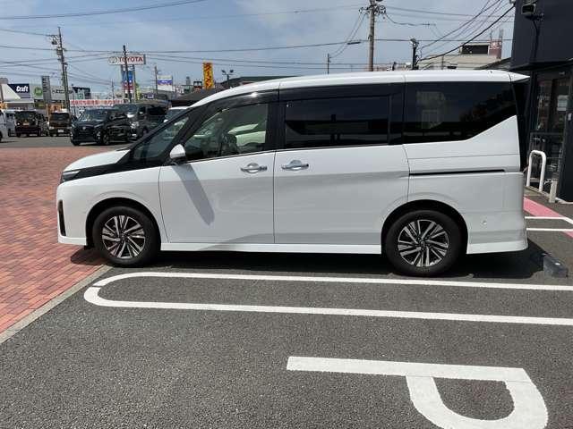 セレナ １．４　ｅ－ＰＯＷＥＲ　ハイウェイスターＶ　踏み間違え防止　試乗車　車線逸脱警報　ＬＥＤライト　寒冷地仕様　両側ＰＳドア　ドラレコ　レーダークルーズコントロール　インテリジェントキー　メモリーナビ　ワンオーナー　バックカメラ　ＥＴＣ　禁煙（10枚目）