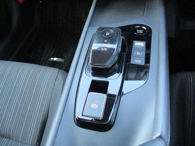 ノート 1.2 X 日産純正MM223D-LナビTV 全周囲カメラ ス リアカメラ 衝突被害軽減ブレ-キ 全方位カメラ ETC付 アルミ 禁煙車 レーダークルーズ レーンアシスト インテリジェントキー ワンオーナー ドラレコ 整備記録簿 ワンセグTV TVナビ 試乗車UP(17枚目)