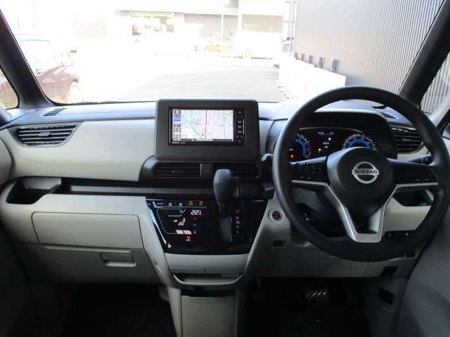 ルークス ６６０　Ｘ　社外品ナビＴＶ　ＥＴＣ　ドラレコ　アラモニ　前後衝突軽減ブレーキ　ワンオーナー車　ＥＴＣ　スマートキー　定期点検記録簿　キーフリー　ドライブレコーダー　ｉ－ｓｔｏｐ　フルオートエアコン　パワーウインドウ　ＬＥＤ　バックカメラ　ＡＢＳ（4枚目）