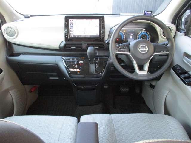 デイズ ６６０　Ｘ　日産純正ＭＭ３１９Ｄ－ＬナビＴＶ　アラウンドＭ　踏み間違え防止　スマートキー　バックカメラ　１オーナー　レーンキープ　アイドリングストップ　ドライブレコーダー　キーレス　フルオートエアコン　ナビＴＶ　ＷＡＢ　記録簿　運転席エアバック（4枚目）