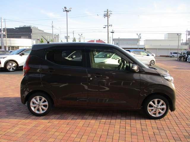 デイズ ６６０　Ｘ　デイスプレイオーデイオ　アラウンドＭ　スマートキー　バックカメラ　１オーナー　アイドリングストップ　キーレス　フルオートエアコン　記録簿　運転席エアバック　ＰＳ　アルミホイール　ＡＢＳ　パワーウィンドウ　サイドカメラ（6枚目）