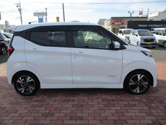 デイズ ６６０　ハイウェイスターＧターボ　アラウンドビューモニターＬＥＤライト　車線逸脱　インテリジェントアラウンドビューモニター　ＬＥＤ　スマートキー　エアバック　キーフリー　サイドカメラ　バックカメラ　パワーステアリング　フルオートエアコン　パワーウィンドウ　ＡＢＳ　ワンオナ（5枚目）