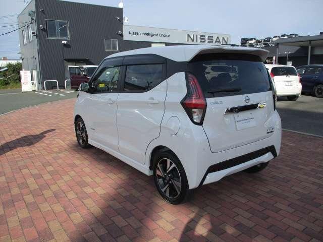 デイズ ６６０　ハイウェイスターＧターボ　アラウンドビューモニターＬＥＤライト　車線逸脱　インテリジェントアラウンドビューモニター　ＬＥＤ　スマートキー　エアバック　キーフリー　サイドカメラ　バックカメラ　パワーステアリング　フルオートエアコン　パワーウィンドウ　ＡＢＳ　ワンオナ（8枚目）