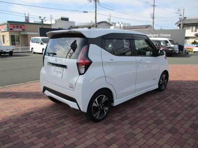 デイズ ６６０　ハイウェイスターＧターボ　アラウンドビューモニターＬＥＤライト　車線逸脱　インテリジェントアラウンドビューモニター　ＬＥＤ　スマートキー　エアバック　キーフリー　サイドカメラ　バックカメラ　パワーステアリング　フルオートエアコン　パワーウィンドウ　ＡＢＳ　ワンオナ（9枚目）