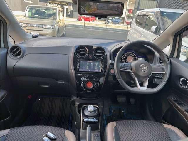 ノート １．２　ｅ－ＰＯＷＥＲ　メダリスト　被害軽減ブレーキ　ＴＶナビ　ドライブレコーダ　バックモニター　インテリキー　アイドリングストップ　盗難防止装置　ＬＥＤランプ　車線逸脱警報システム　キーフリー　アルミホイール　ＥＴＣ　オートエアコン（4枚目）