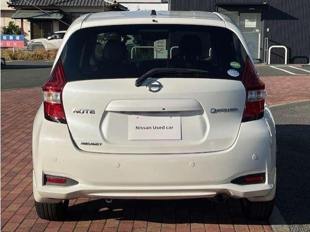 ノート １．２　ｅ－ＰＯＷＥＲ　メダリスト　被害軽減ブレーキ　ＴＶナビ　ドライブレコーダ　バックモニター　インテリキー　アイドリングストップ　盗難防止装置　ＬＥＤランプ　車線逸脱警報システム　キーフリー　アルミホイール　ＥＴＣ　オートエアコン（6枚目）