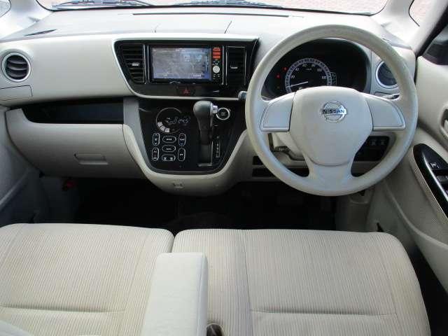 デイズルークス ６６０　Ｘ　Ｖセレクション　＋ＳａｆｅｔｙＩＩ　日産純正ＭＭ１１４Ｄ－ＷナビＴＶ　全周囲カメラ　ＥＴＣ車載器　ＲＢＳ　全方位モニター　バックカメラ　盗難防止装置　パワステ　パワーウィンドウ　アイドリングストップ　サイドエアバック　サイドモニター　ＡＢＳ　エアバッグ　メモリーナビ　Ｗエアバッグ（4枚目）