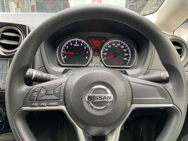 ノート １．２　Ｘ　Ｖセレクション　純正ナビ　衝突被害軽減装置　全周囲カメラ　バックビューモニター　レーンキープ　イモビライザー　インテリキー　オートエアコン　Ａストップ　Ｗエアバック　ＥＴＣ　ＡＢＳ　メモリーナビ　ナビＴＶ　キーレス　エアバッグ（11枚目）