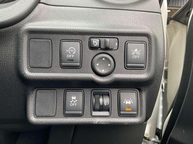 ノート １．２　Ｘ　Ｖセレクション　純正ナビ　衝突被害軽減装置　全周囲カメラ　バックビューモニター　レーンキープ　イモビライザー　インテリキー　オートエアコン　Ａストップ　Ｗエアバック　ＥＴＣ　ＡＢＳ　メモリーナビ　ナビＴＶ　キーレス　エアバッグ（12枚目）