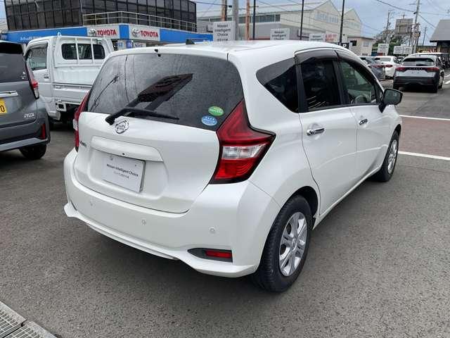 ノート １．２　Ｘ　Ｖセレクション　純正ナビ　衝突被害軽減装置　全周囲カメラ　バックビューモニター　レーンキープ　イモビライザー　インテリキー　オートエアコン　Ａストップ　Ｗエアバック　ＥＴＣ　ＡＢＳ　メモリーナビ　ナビＴＶ　キーレス　エアバッグ（15枚目）