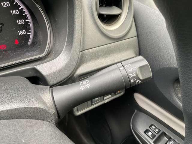 ノート １．２　Ｘ　Ｖセレクション　純正ナビ　衝突被害軽減装置　全周囲カメラ　バックビューモニター　レーンキープ　イモビライザー　インテリキー　オートエアコン　Ａストップ　Ｗエアバック　ＥＴＣ　ＡＢＳ　メモリーナビ　ナビＴＶ　キーレス　エアバッグ（20枚目）